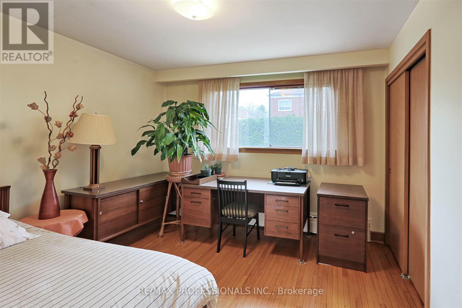 14 Morgan Avenue, Toronto (Stonegate-Queensway), Ontario  M8Y 2Z8 - Photo 16 - W12043989
