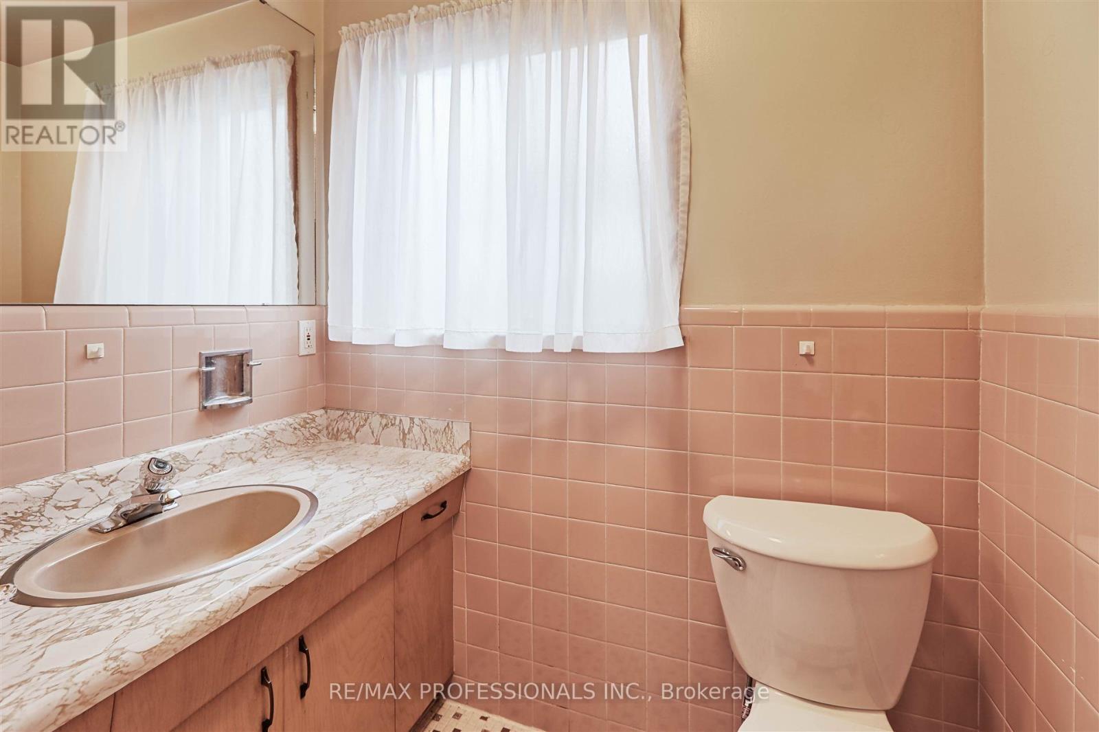 14 Morgan Avenue, Toronto (Stonegate-Queensway), Ontario  M8Y 2Z8 - Photo 20 - W12043989