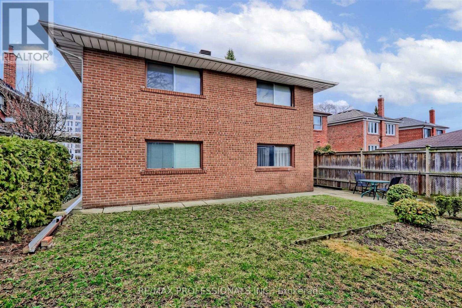 14 Morgan Avenue, Toronto (Stonegate-Queensway), Ontario  M8Y 2Z8 - Photo 24 - W12043989