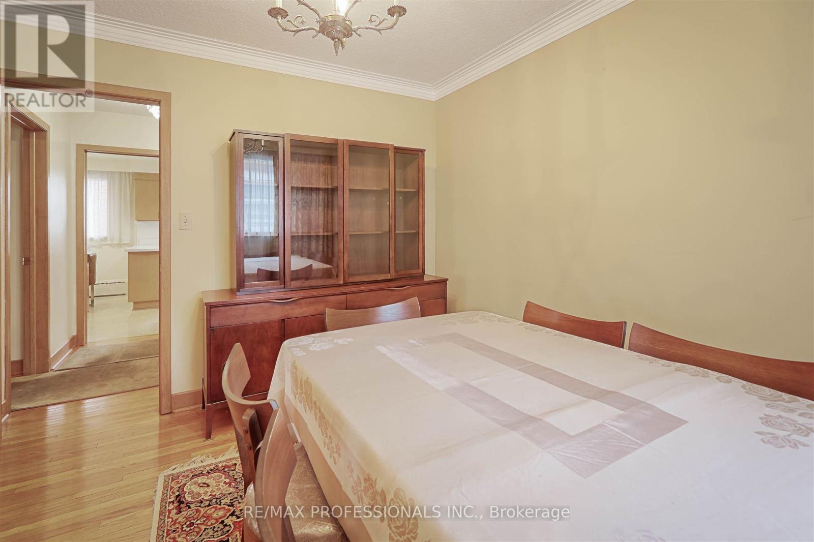 14 Morgan Avenue, Toronto (Stonegate-Queensway), Ontario  M8Y 2Z8 - Photo 7 - W12043989