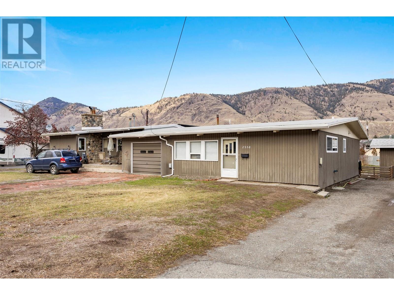 Property at 2556 / 2558 Valleyview Drive image 5