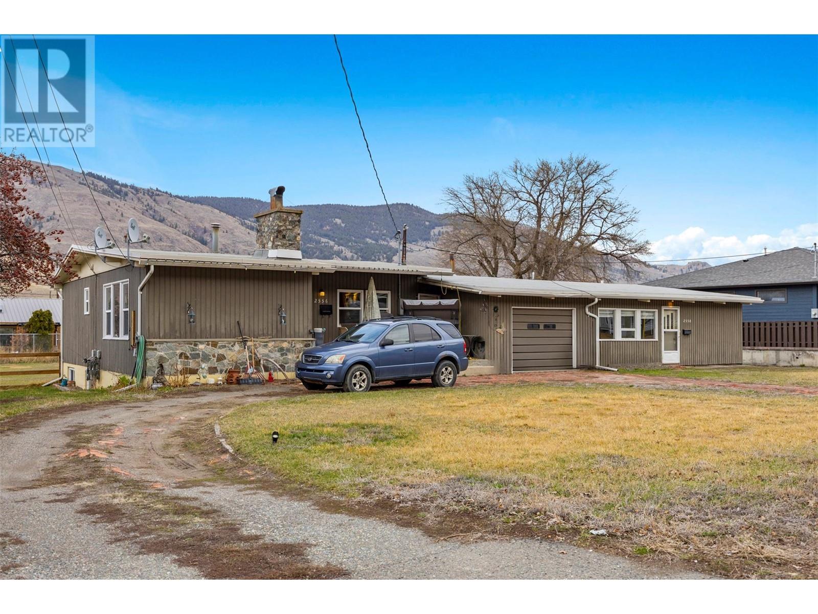 Property at 2556 / 2558 Valleyview Drive image 4