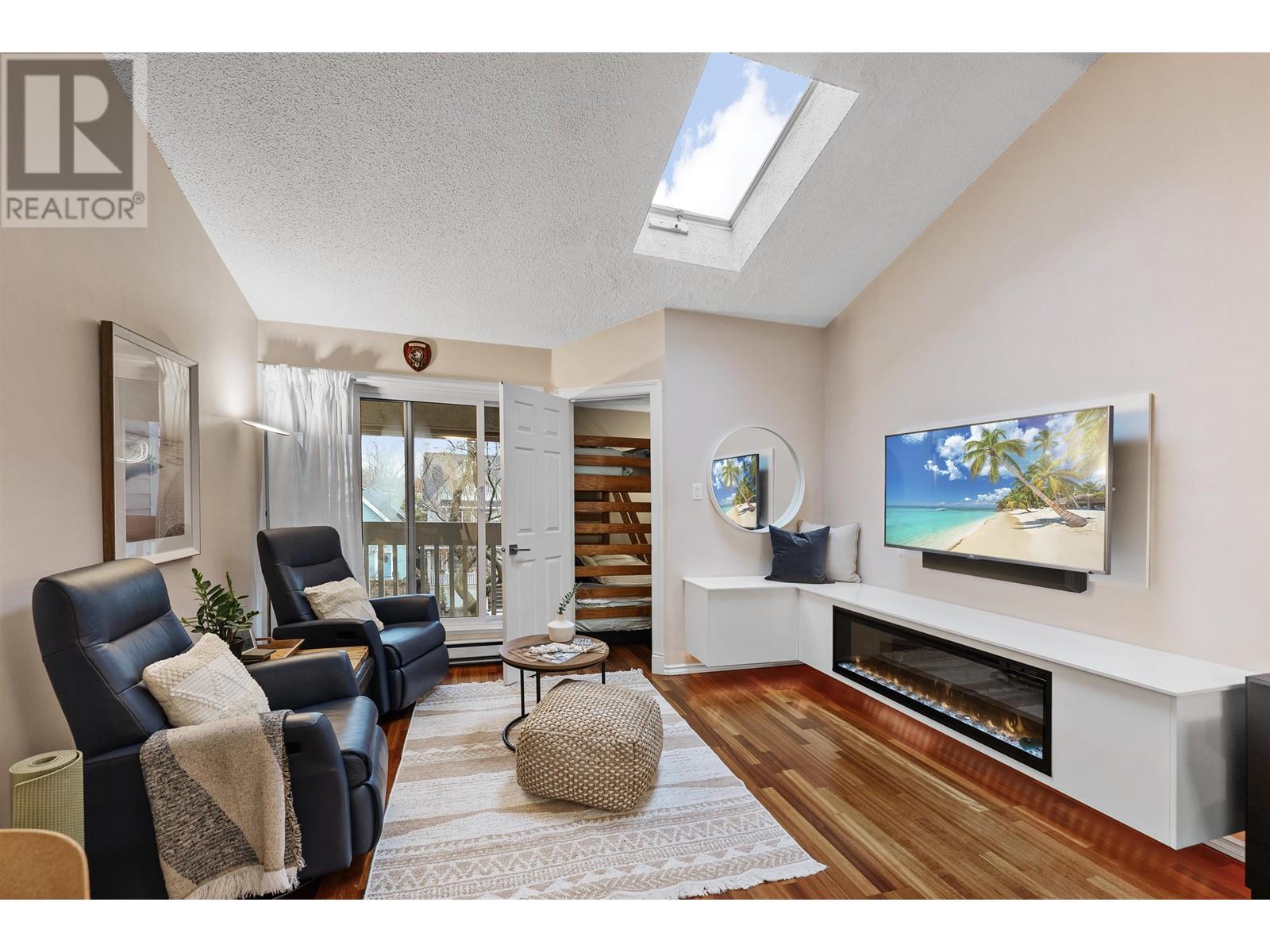 317 1545 E 2nd Avenue, Vancouver, British Columbia  V5N 1C8 - Photo 3 - R2982604