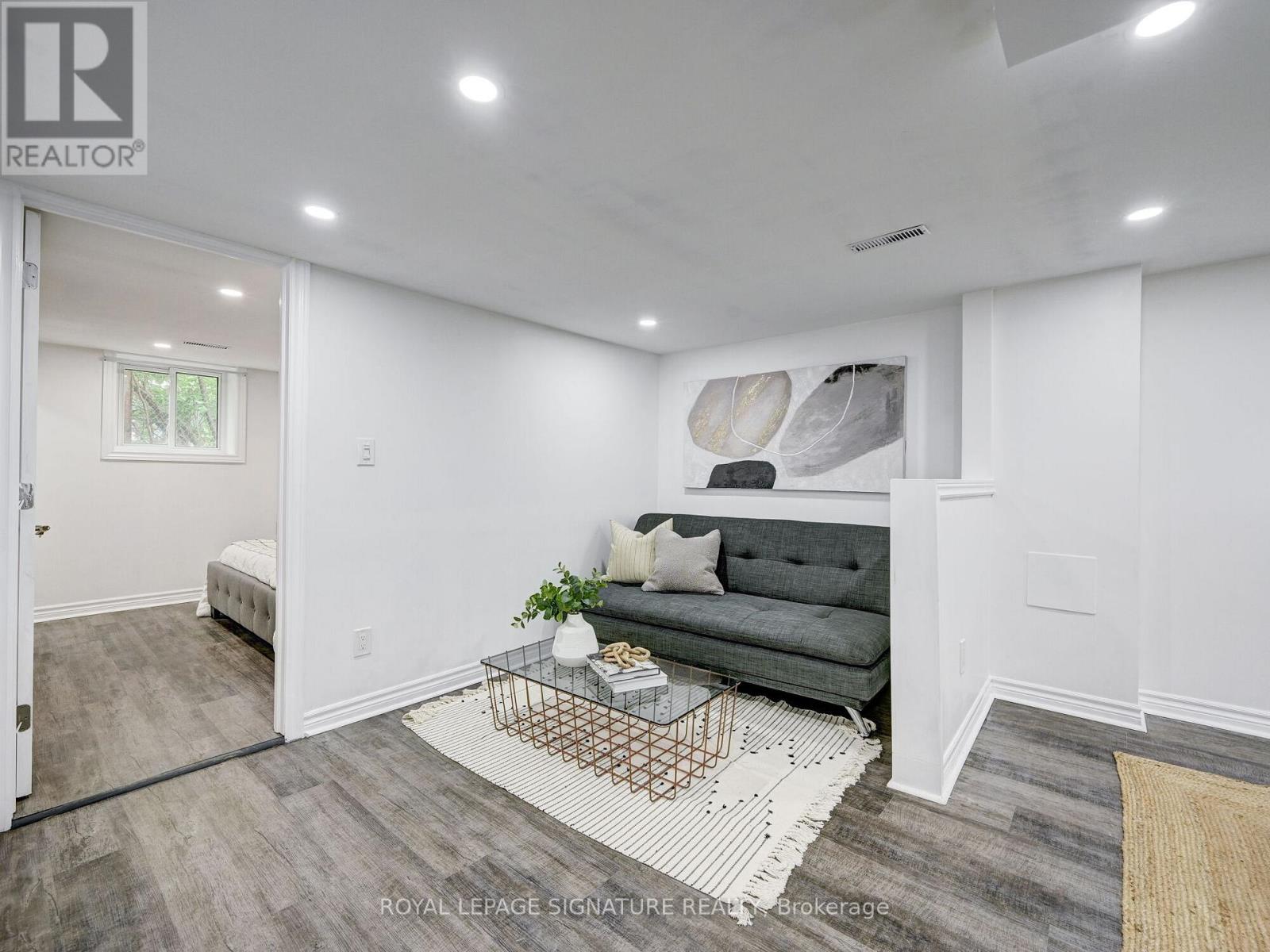 LL - 1 WORTHINGTON CRESCENT, Toronto, Ontario