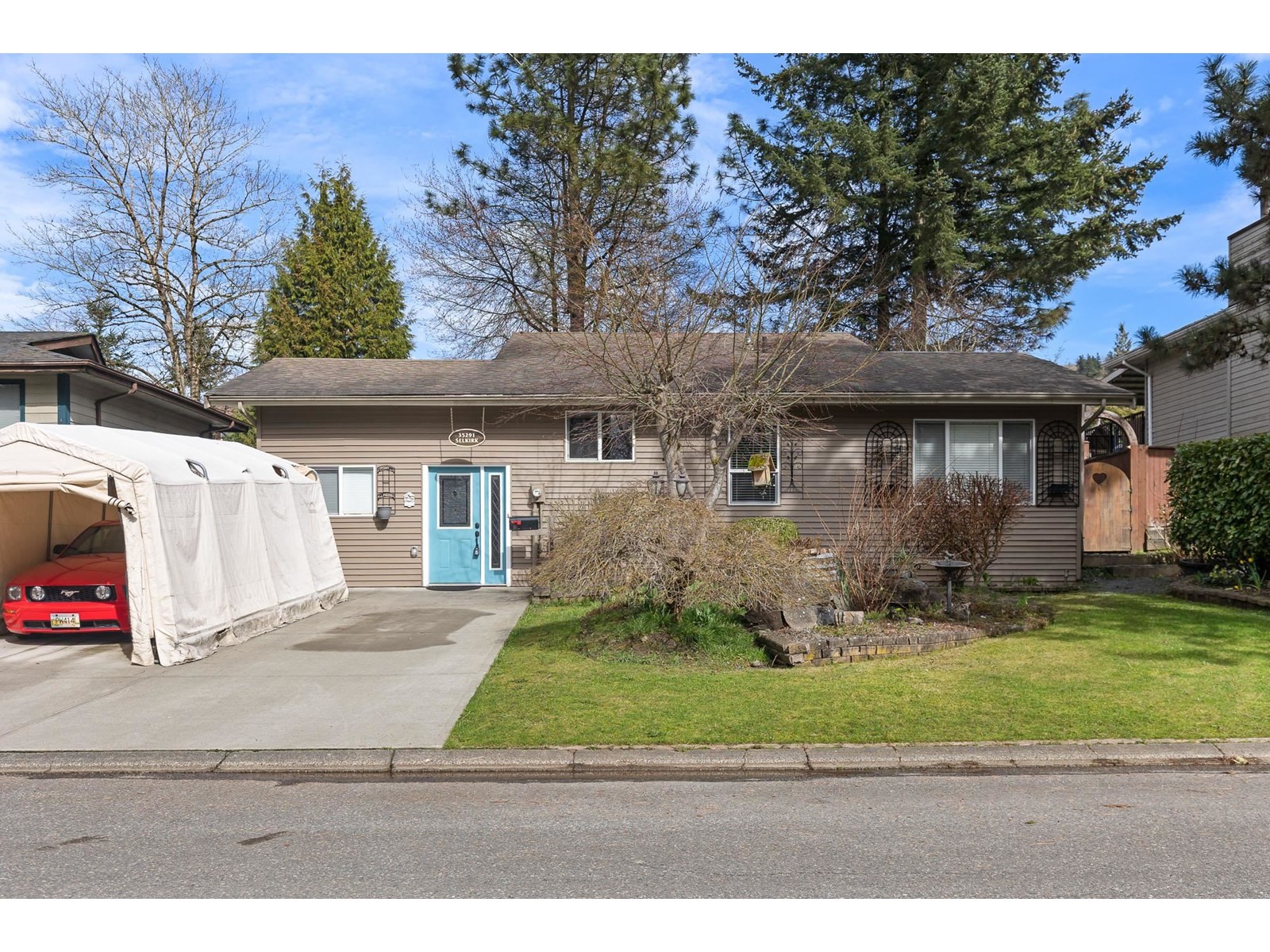 Property at 35291 SELKIRK AVENUE image 1