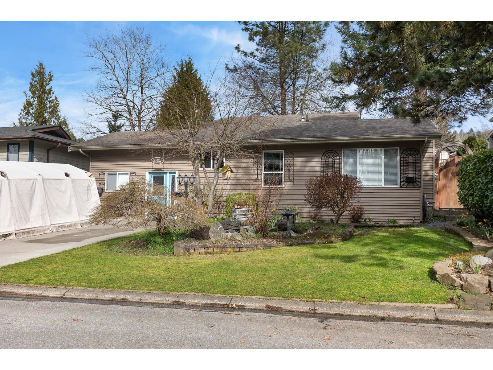 Property at 35291 SELKIRK AVENUE image 2