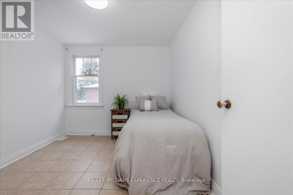 116 Huronia Road, Barrie (Allandale), Ontario  L4N 4E9 - Photo 11 - S12044075