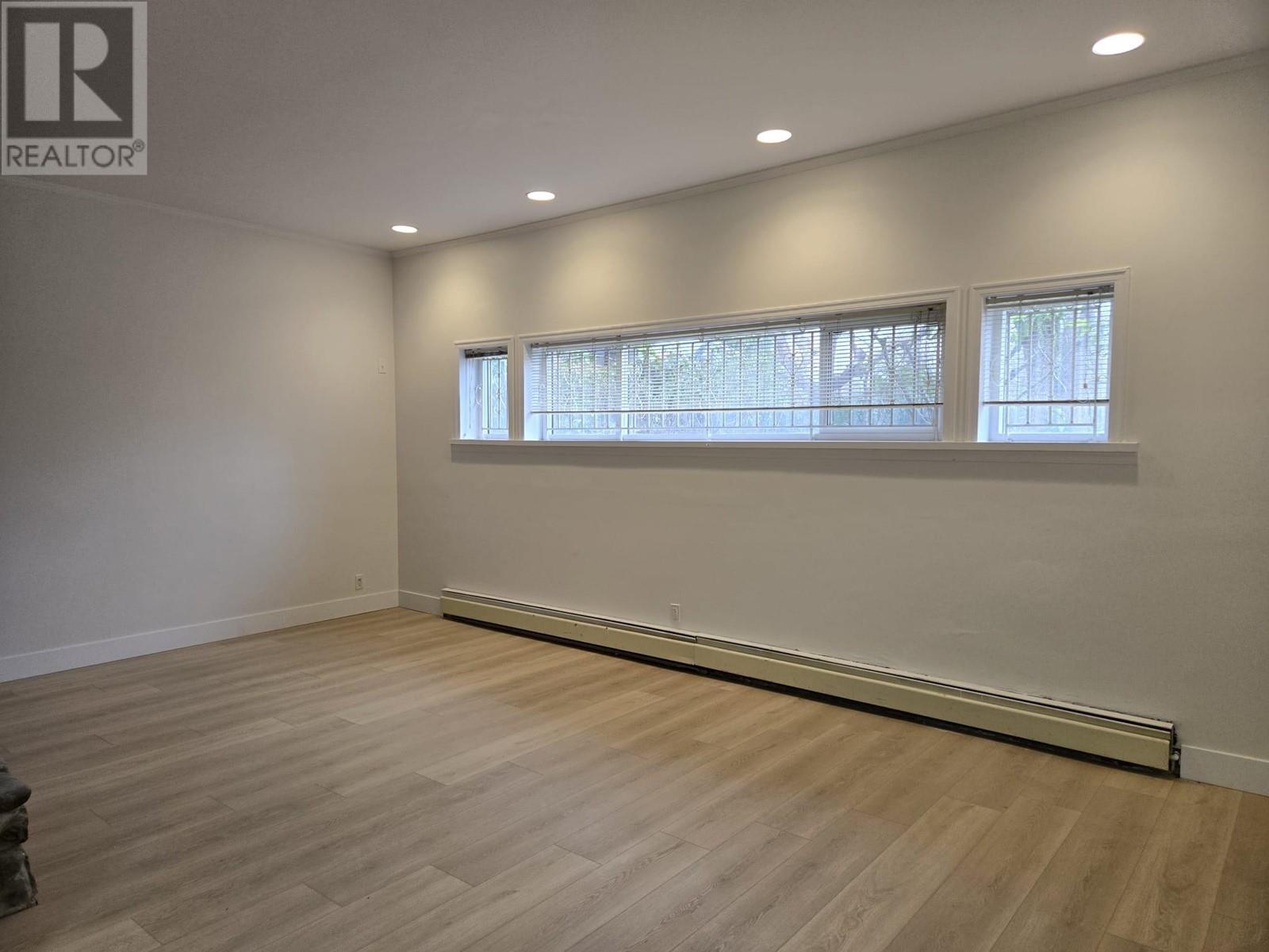 Listing Picture 13 of 15 : 4976 BOND STREET, Burnaby / 本拿比 - 魯藝地產 Yvonne Lu Group - MLS Medallion Club Member