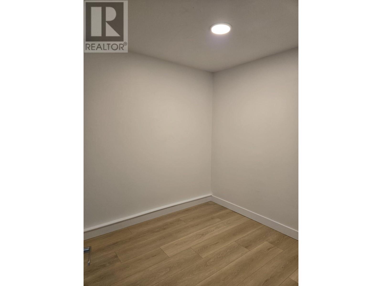 Listing Picture 6 of 15 : 4976 BOND STREET, Burnaby / 本拿比 - 魯藝地產 Yvonne Lu Group - MLS Medallion Club Member