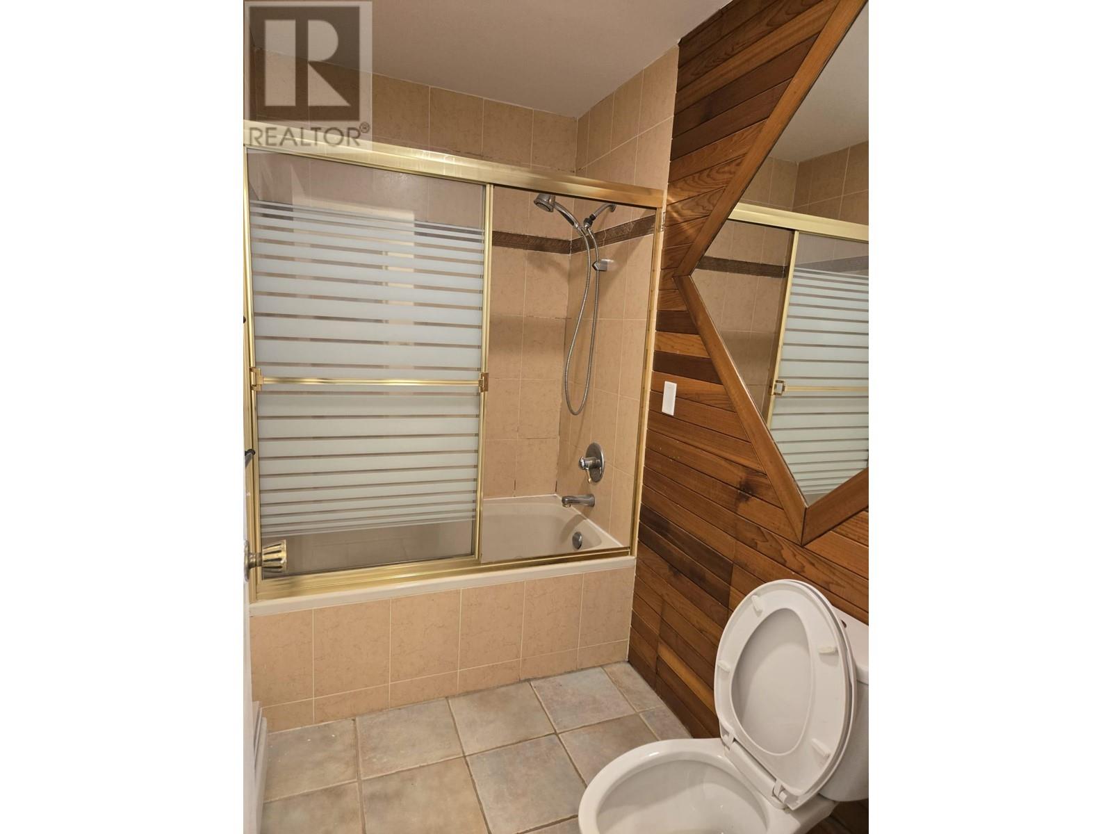 Listing Picture 9 of 15 : 4976 BOND STREET, Burnaby / 本拿比 - 魯藝地產 Yvonne Lu Group - MLS Medallion Club Member