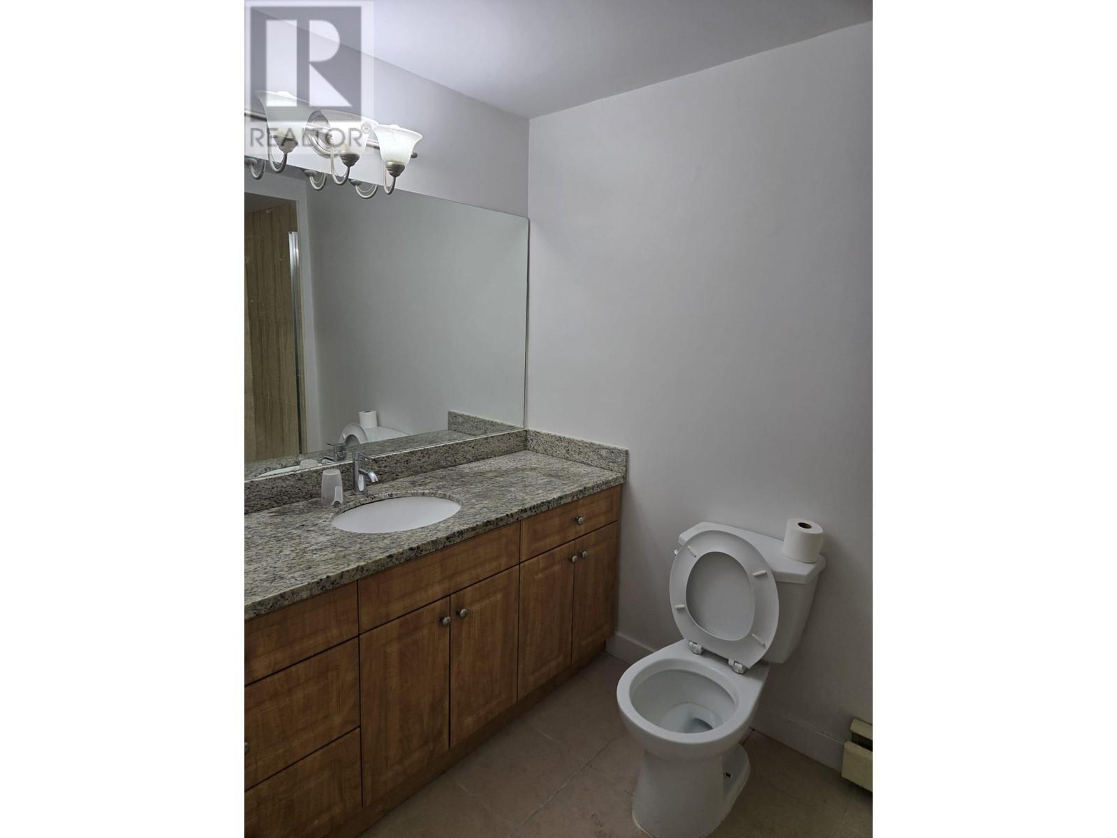 Listing Picture 7 of 15 : 4976 BOND STREET, Burnaby / 本拿比 - 魯藝地產 Yvonne Lu Group - MLS Medallion Club Member