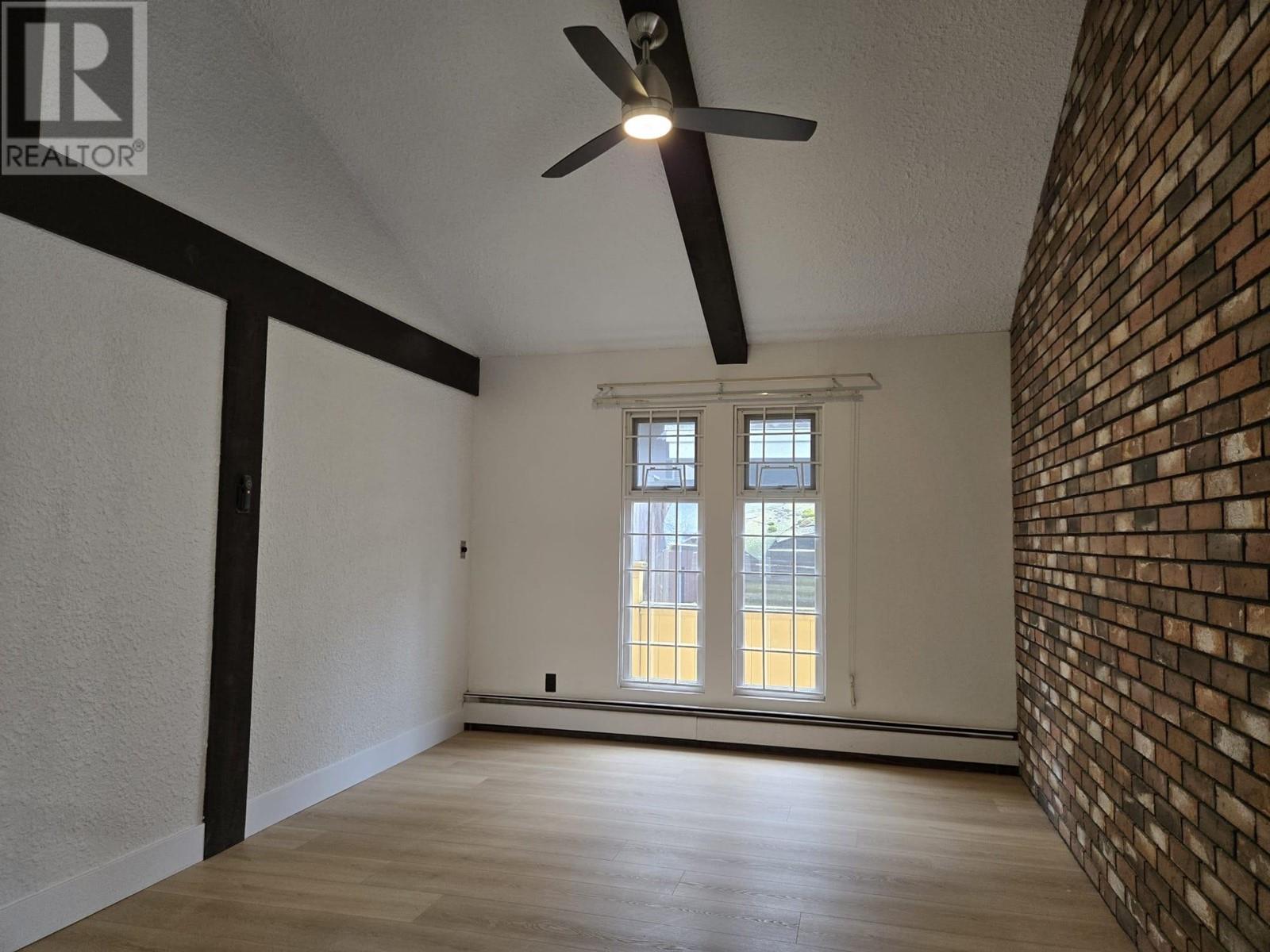 Listing Picture 14 of 15 : 4976 BOND STREET, Burnaby / 本拿比 - 魯藝地產 Yvonne Lu Group - MLS Medallion Club Member