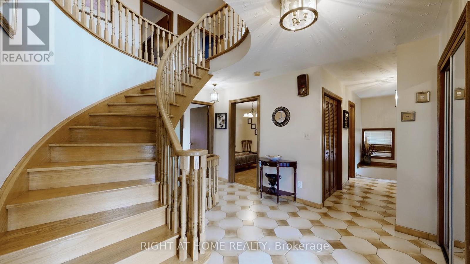 Property at 71 FAIRVIEW ROAD W image 3