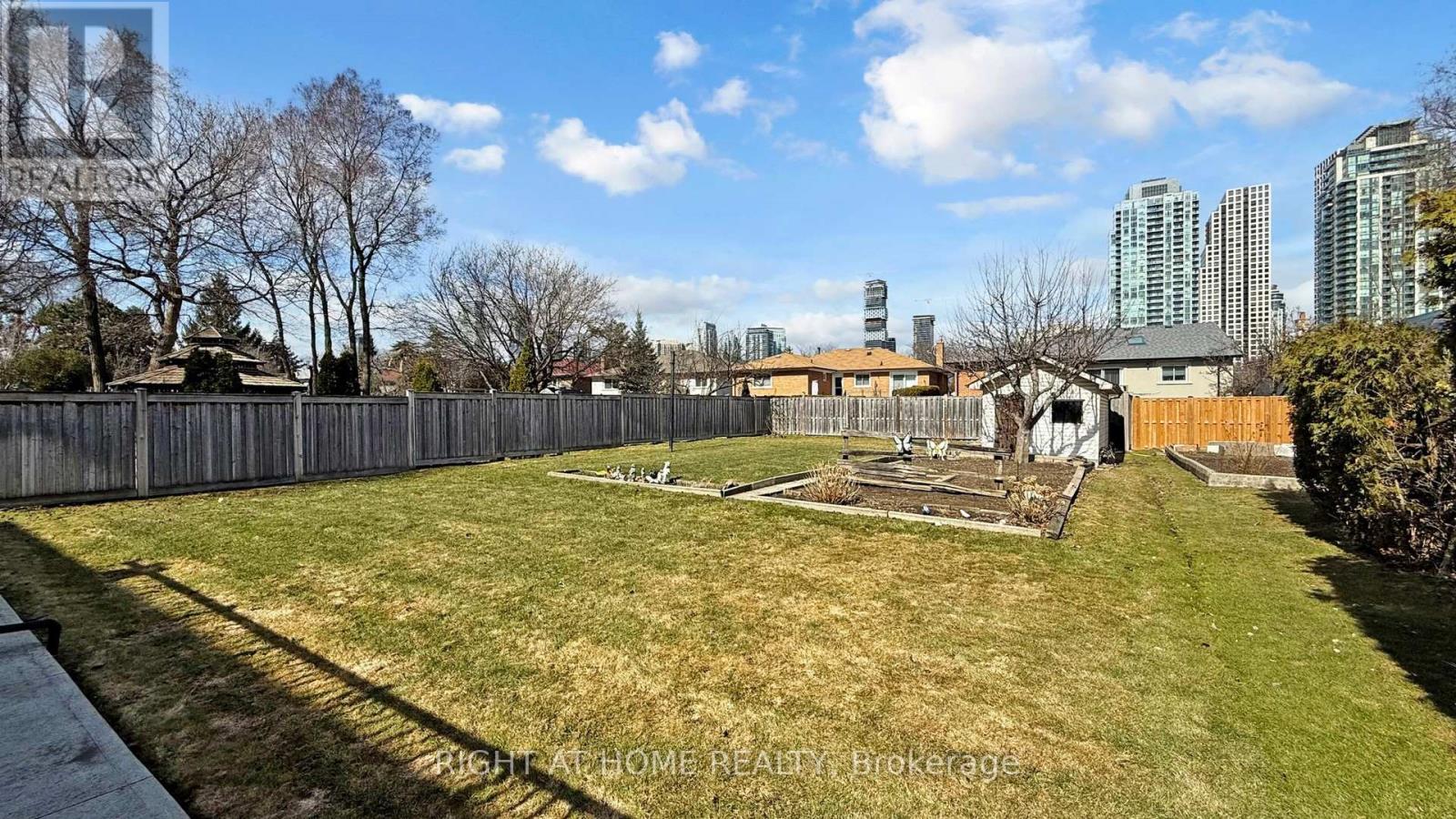 71 Fairview Road W, Mississauga, Ontario  L5B 1K7 - Photo 37 - W12044108