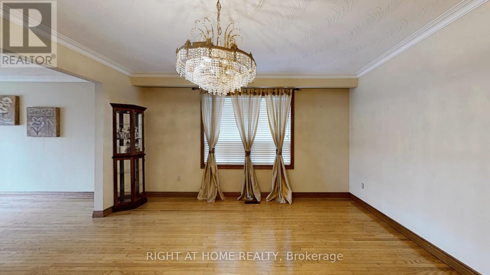 71 Fairview Road W, Mississauga, Ontario  L5B 1K7 - Photo 8 - W12044108