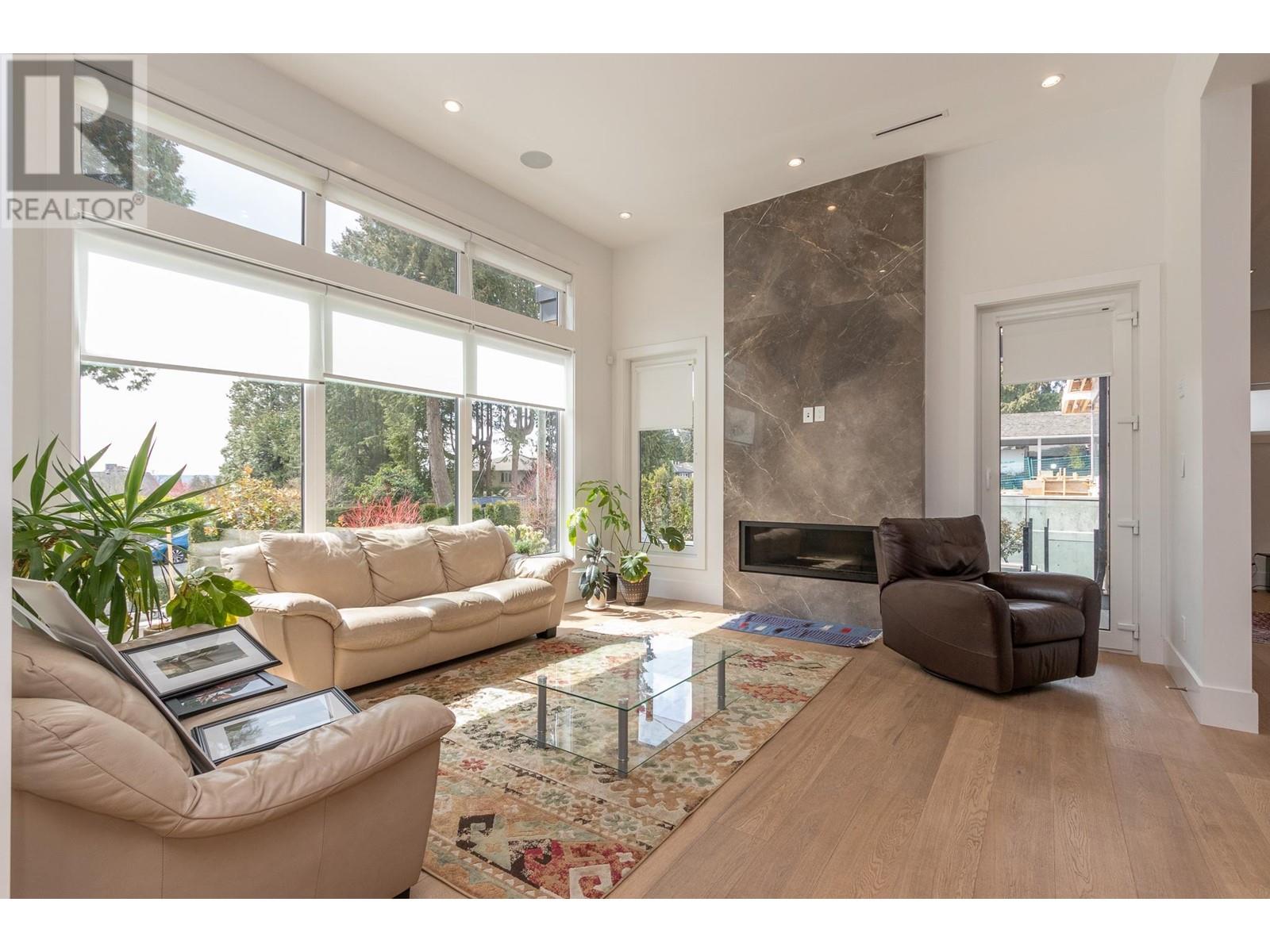 Property at 2213 KINGS AVENUE image 4