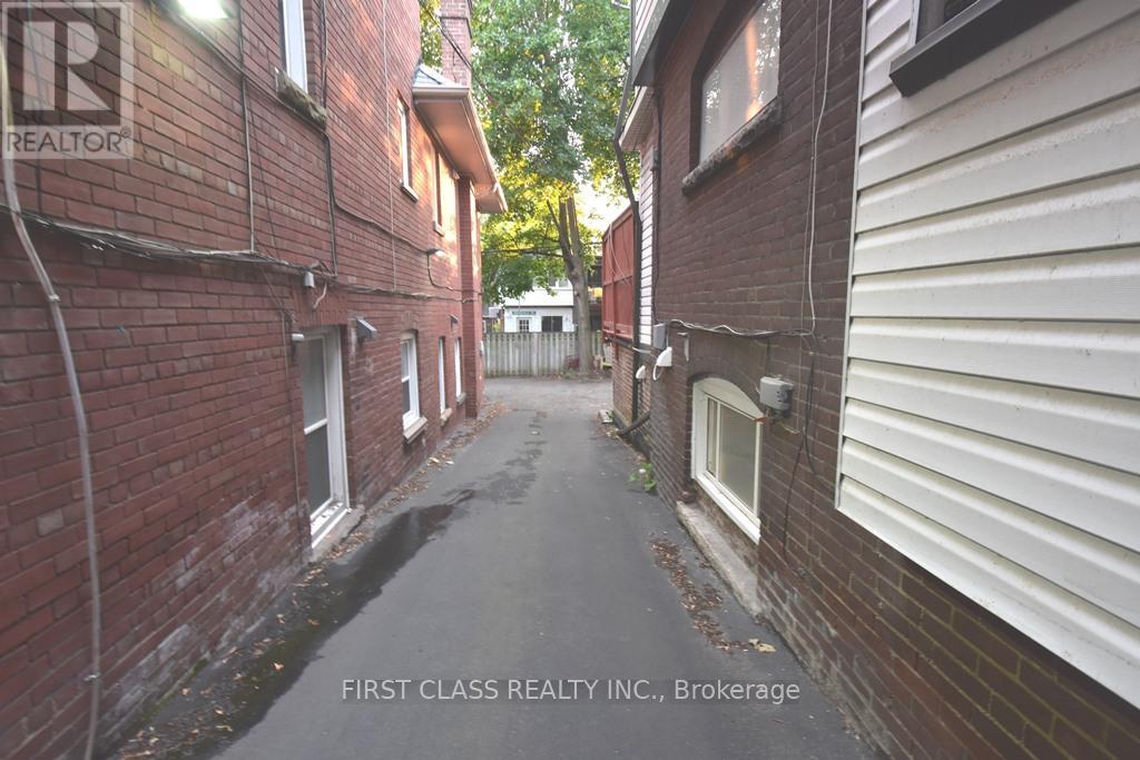 102 Greenwood Avenue, Toronto, Ontario  M4L 2P6 - Photo 14 - E12041523