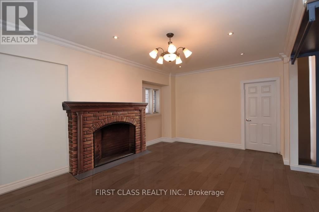 102 Greenwood Avenue, Toronto, Ontario  M4L 2P6 - Photo 7 - E12041523