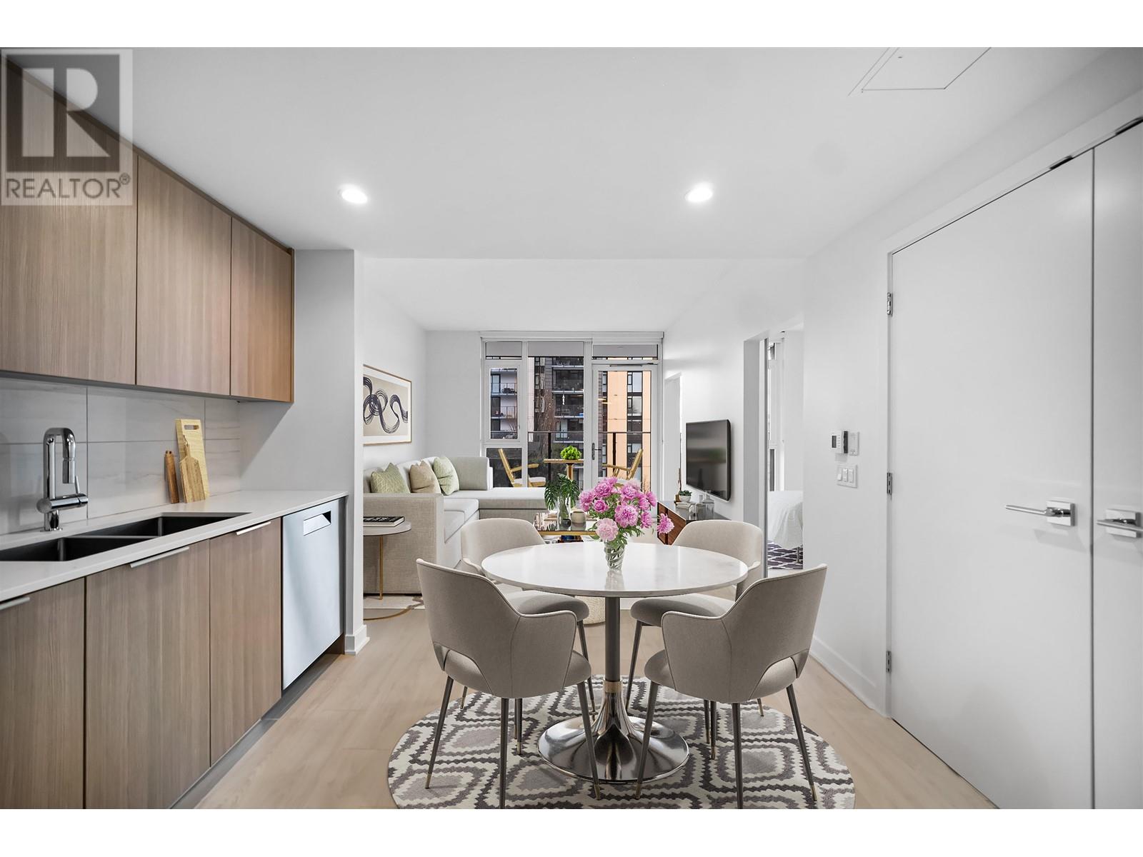 602 1401 Hunter Street, North Vancouver, British Columbia  V7J 0E2 - Photo 2 - R2974337