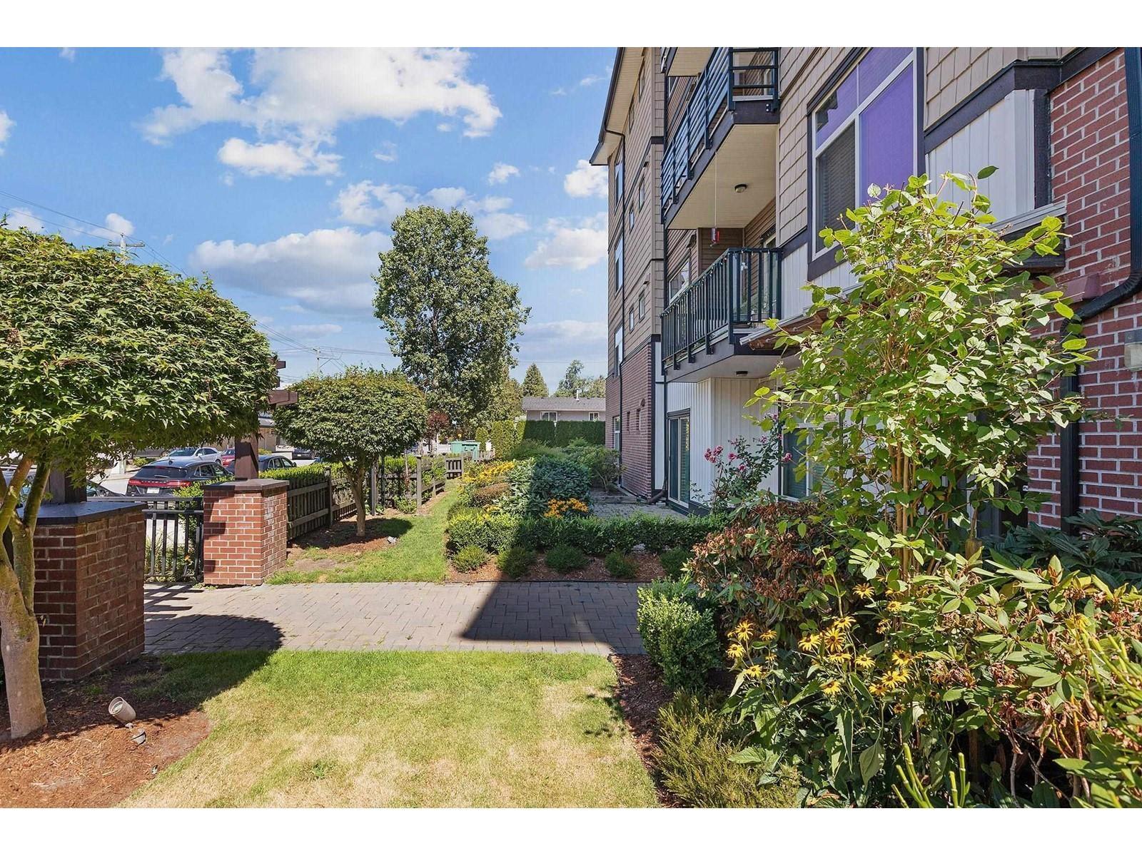 411 8168 120a Street, Surrey, British Columbia  V3W 3P3 - Photo 3 - R2982423