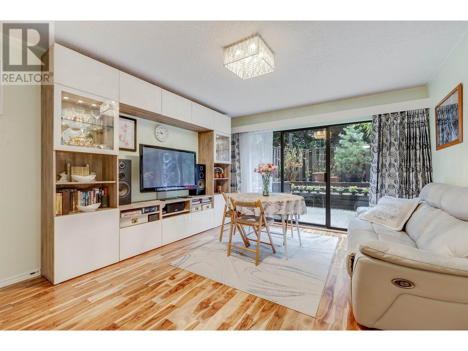 103 365 Ginger Drive, New Westminster, British Columbia  V3L 5L5 - Photo 2 - R2982496