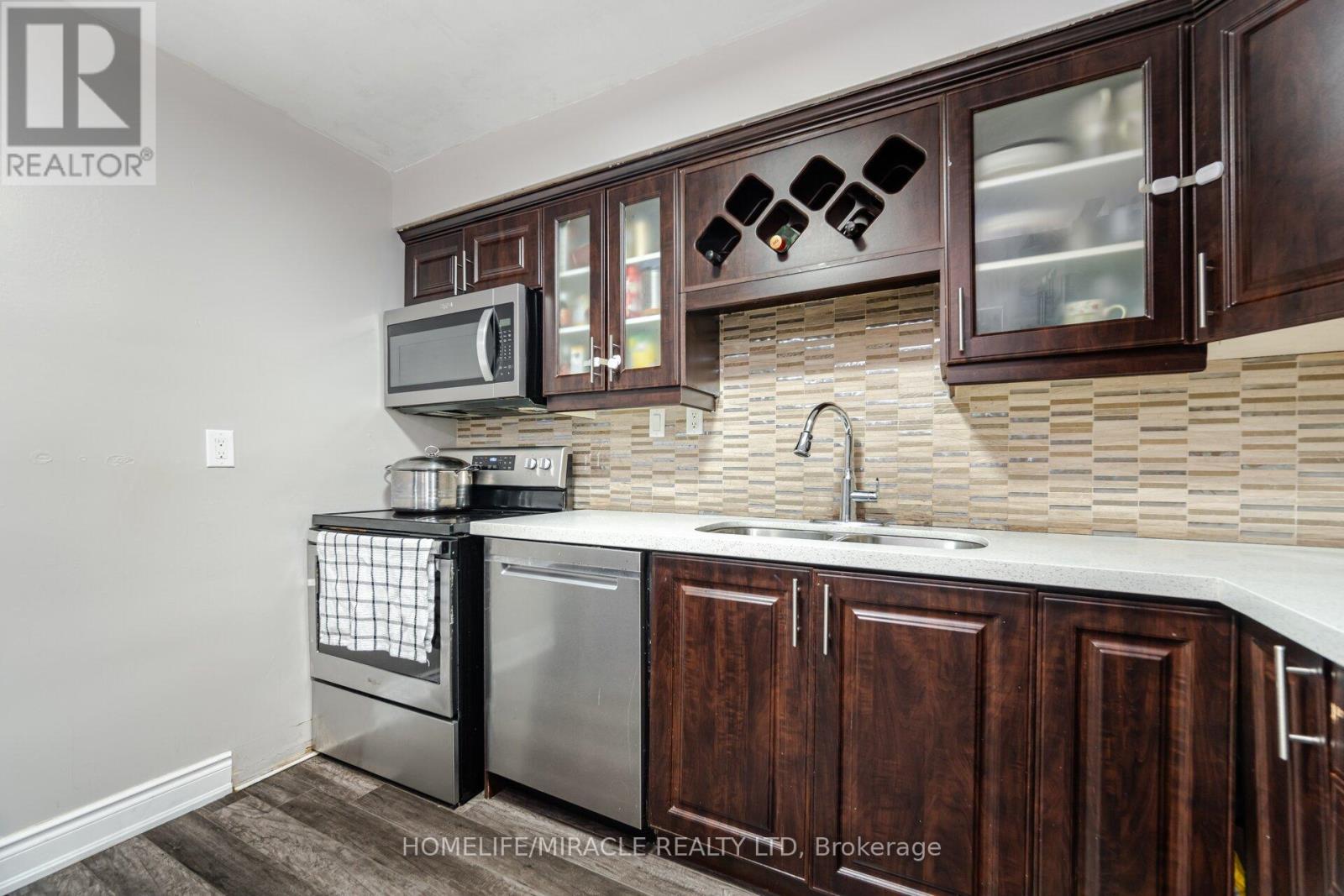 111 - 2 Valhalla Inn Road, Toronto, Ontario  M9B 6C3 - Photo 6 - W12009923