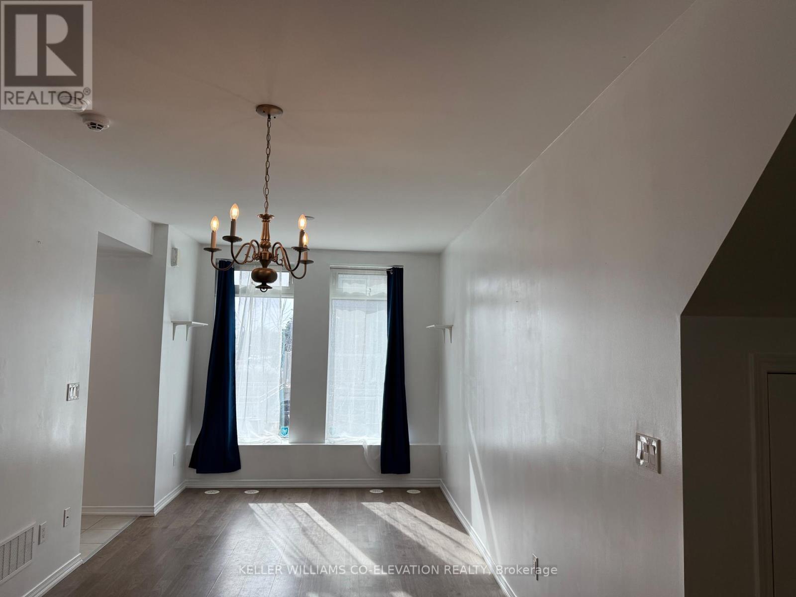 112 - 11 Applewood Lane, Toronto, Ontario  M9C 2Z7 - Photo 5 - W12044183