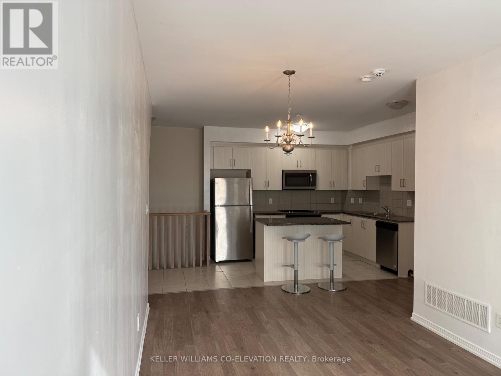 112 - 11 Applewood Lane, Toronto, Ontario  M9C 2Z7 - Photo 6 - W12044183