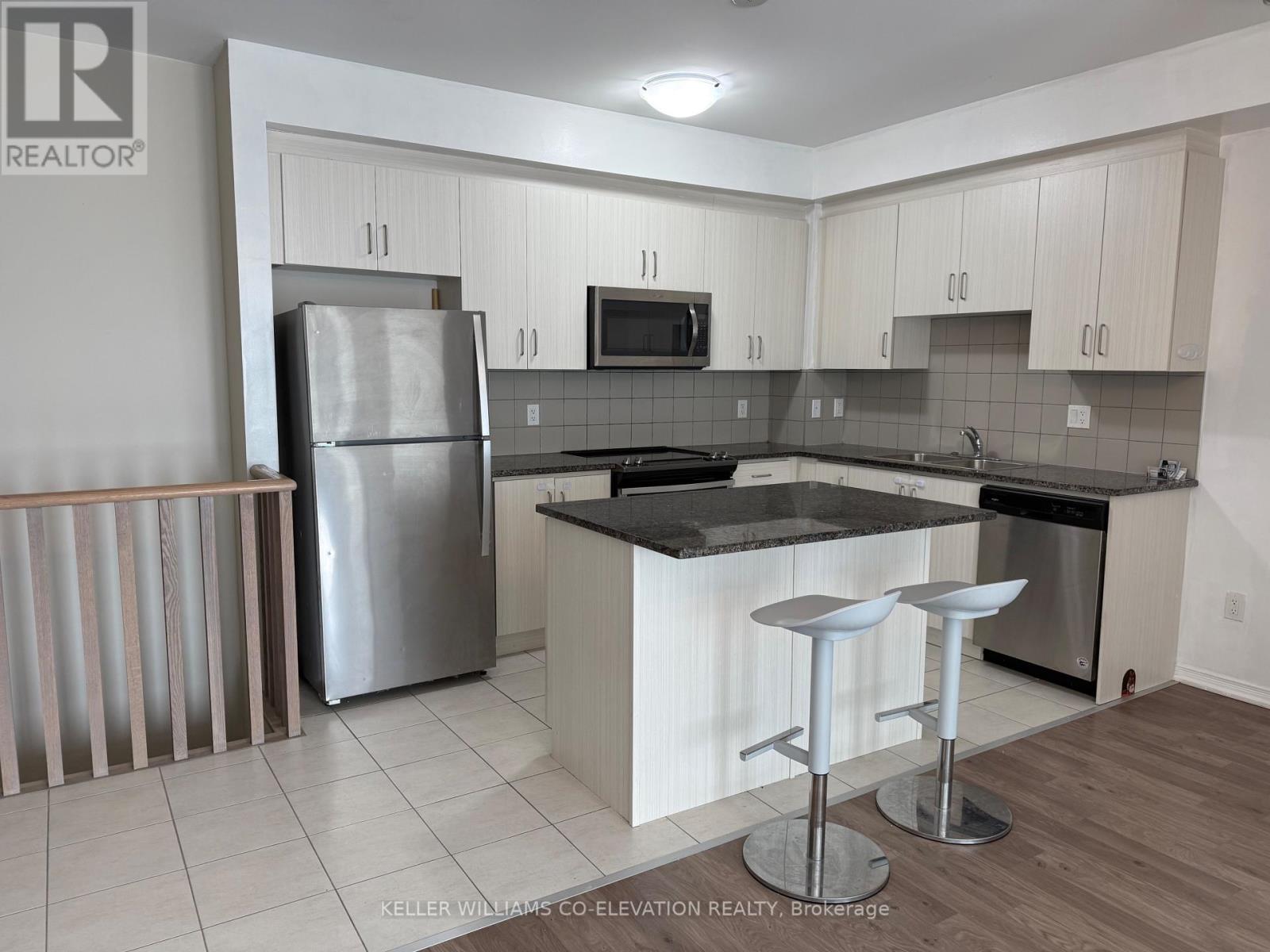 112 - 11 Applewood Lane, Toronto, Ontario  M9C 2Z7 - Photo 8 - W12044183