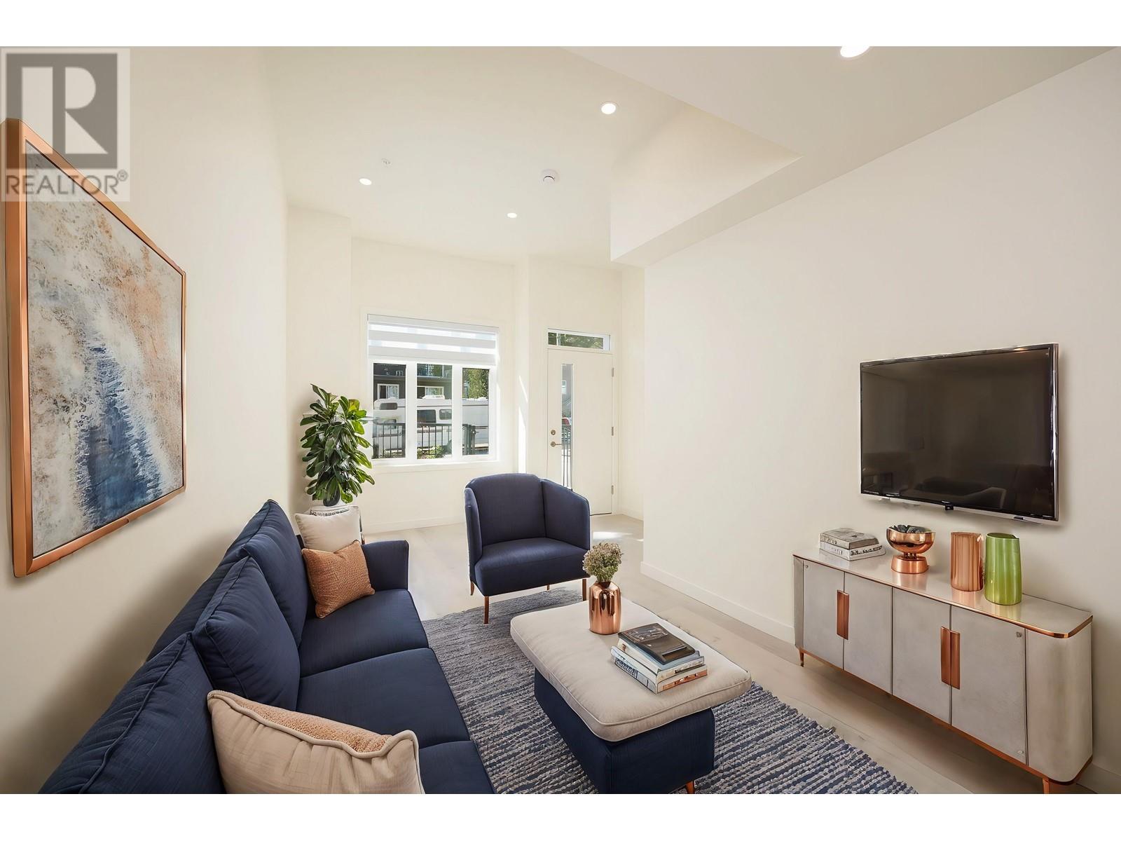 Listing Picture 2 of 24 : 8 6929 BALMORAL STREET, Burnaby / 本拿比 - 魯藝地產 Yvonne Lu Group - MLS Medallion Club Member