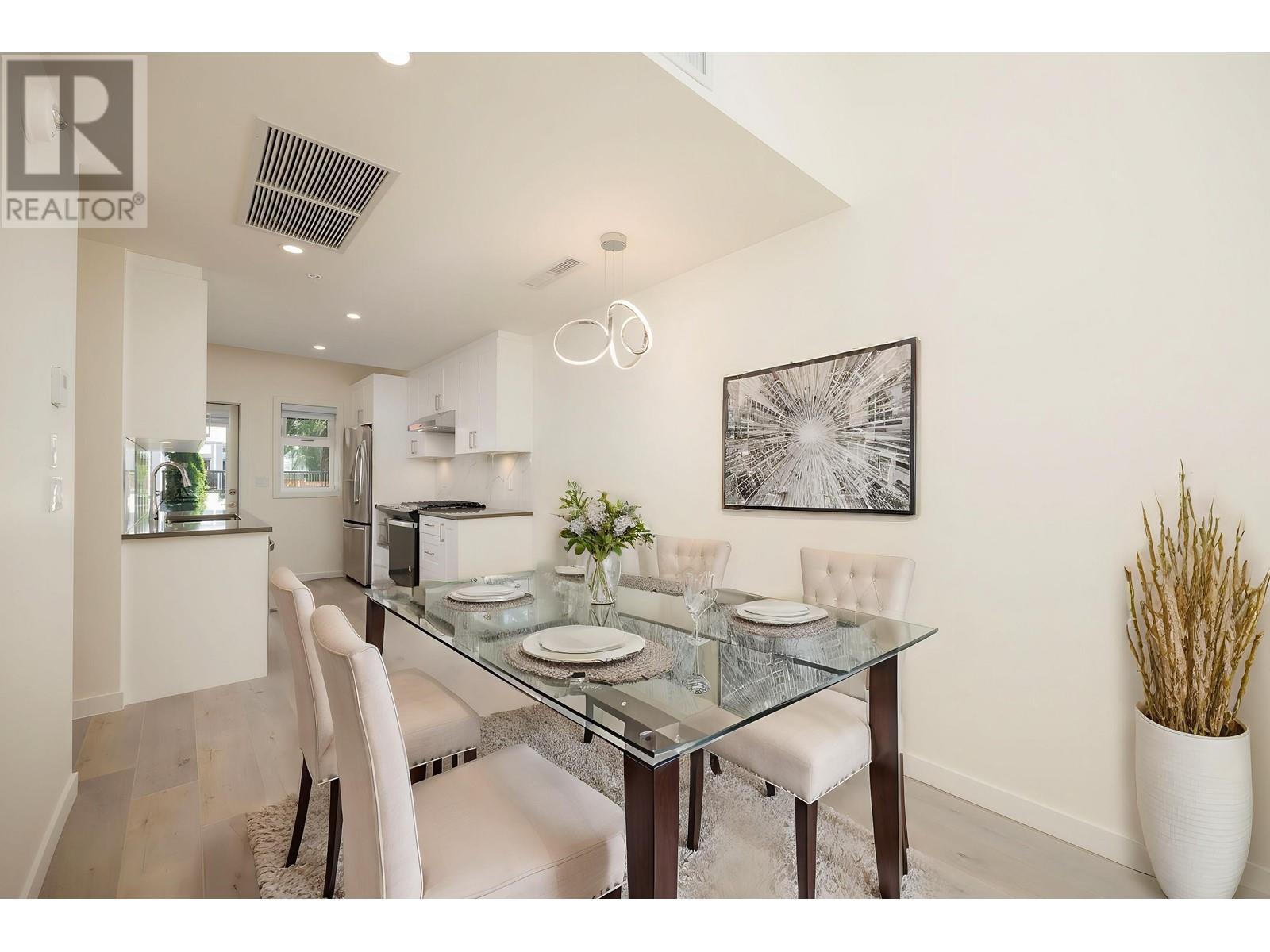 Listing Picture 5 of 24 : 8 6929 BALMORAL STREET, Burnaby / 本拿比 - 魯藝地產 Yvonne Lu Group - MLS Medallion Club Member