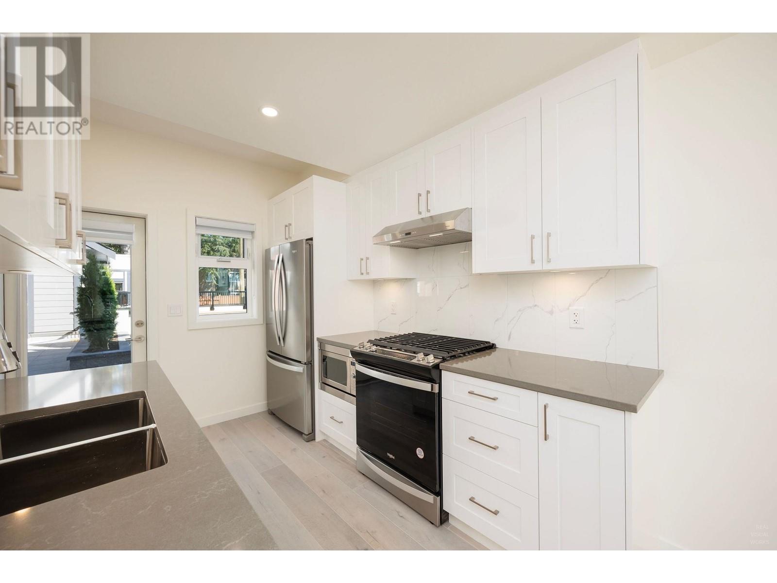 Listing Picture 4 of 24 : 8 6929 BALMORAL STREET, Burnaby / 本拿比 - 魯藝地產 Yvonne Lu Group - MLS Medallion Club Member