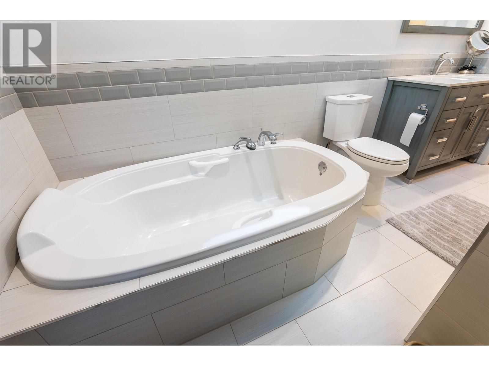 320 Nelson Street, Coquitlam, British Columbia  V3K 4N3 - Photo 23 - R2980194