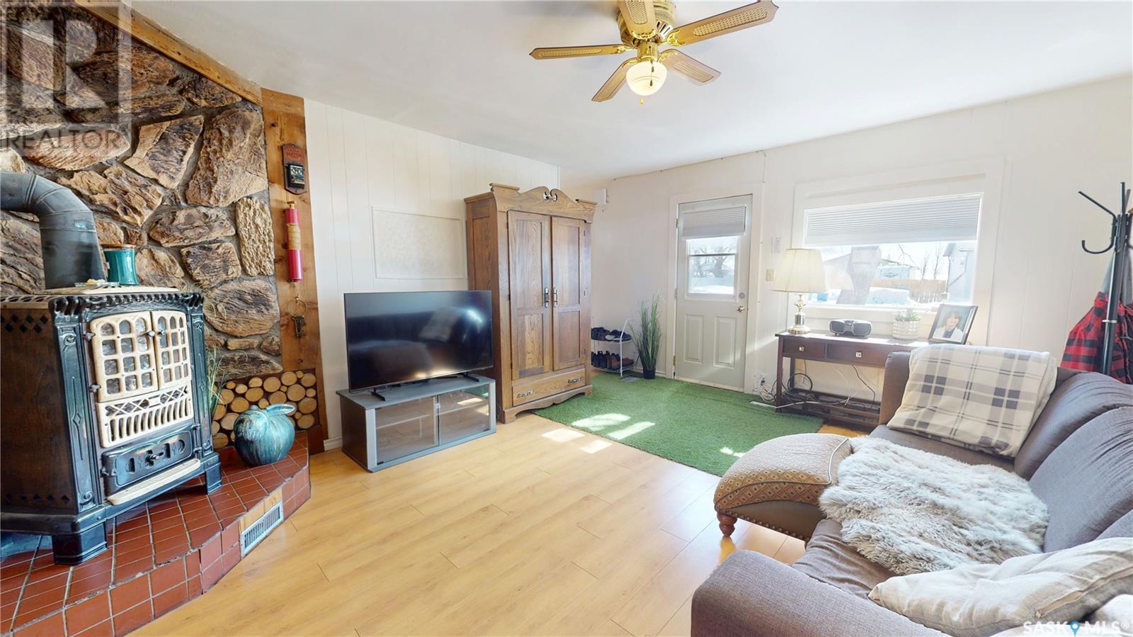 Property at 221 2nd STREET image 4