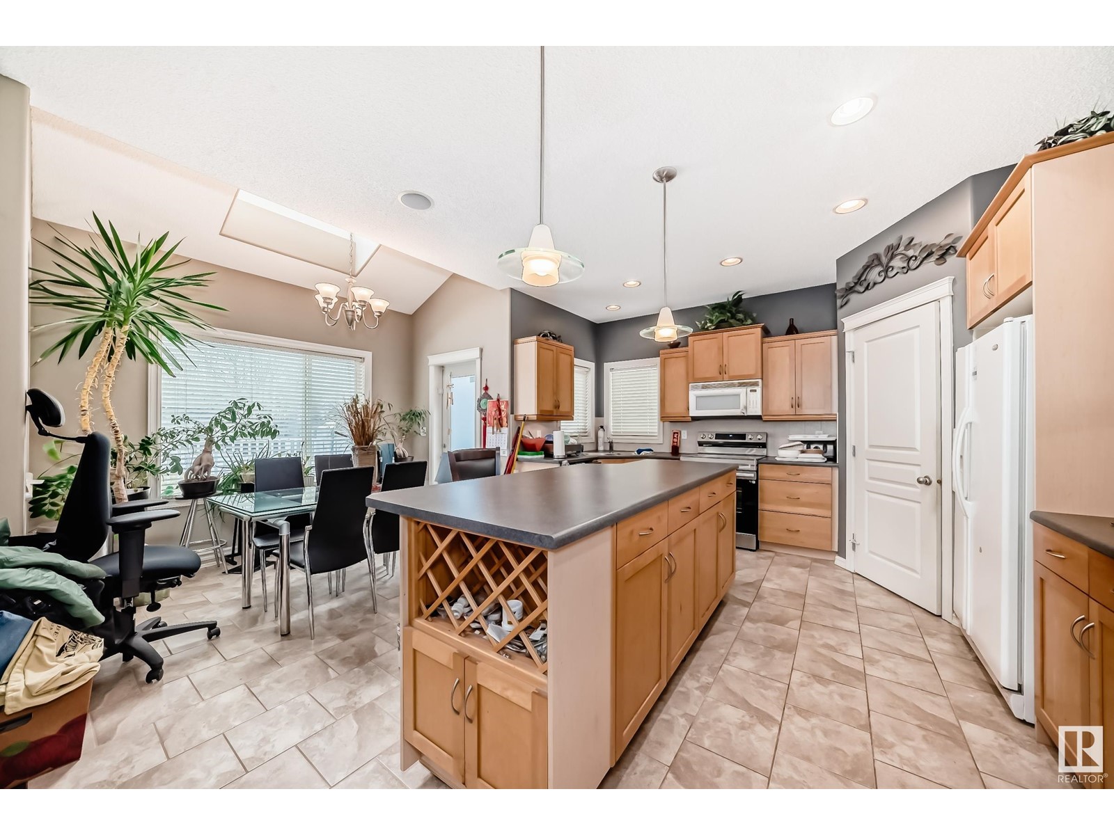 Property at 1129 SUMMERSIDE DR SW image 5