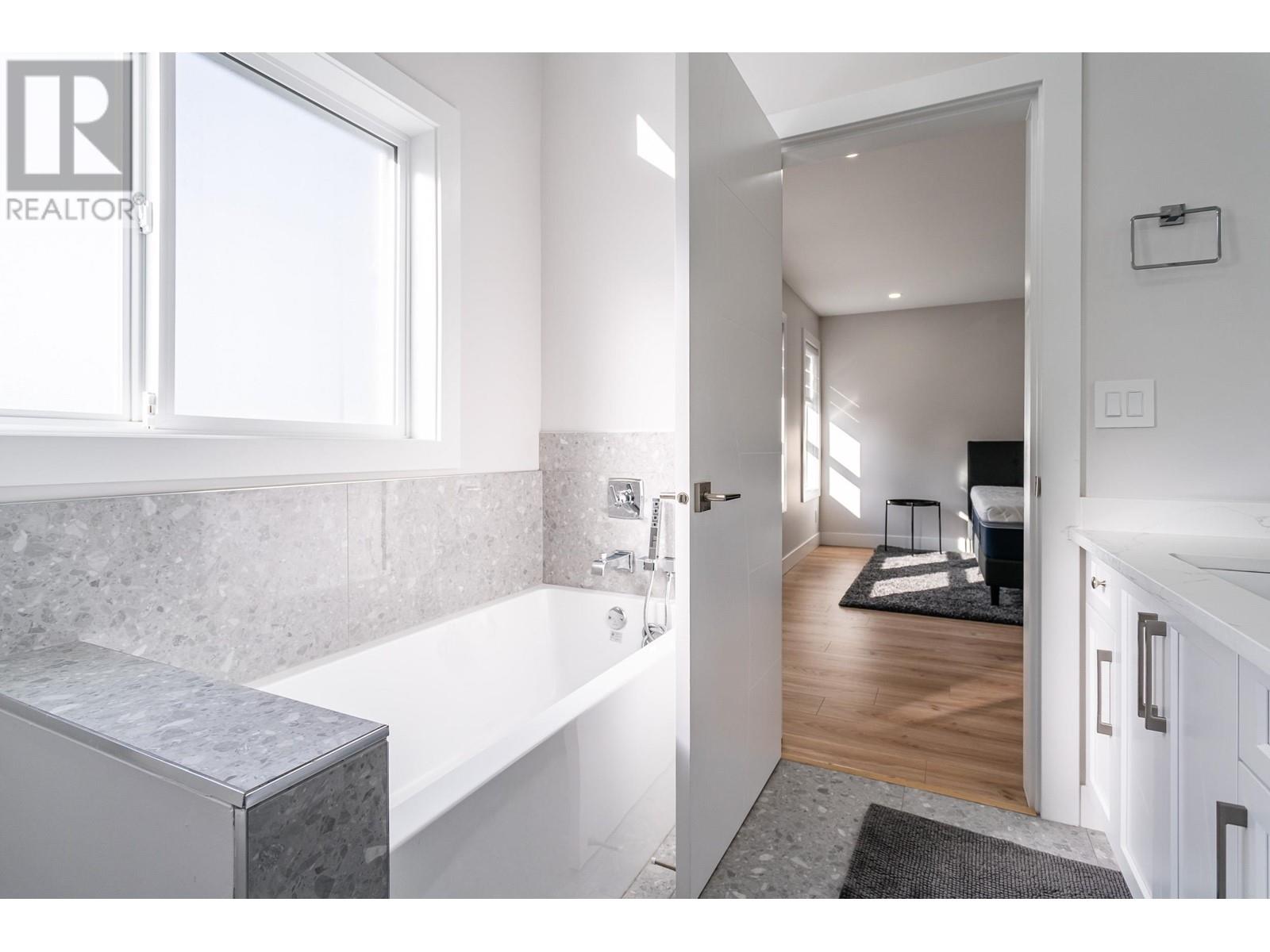 3409 Victoria Drive, Coquitlam, British Columbia  V3B 2V5 - Photo 22 - R2979747