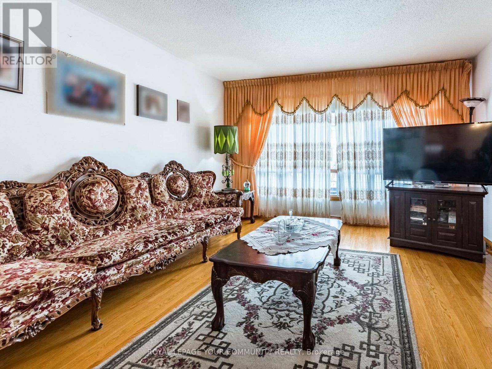 126 Spruce Avenue, Richmond Hill (South Richvale), Ontario  L4C 6W1 - Photo 5 - N11998637