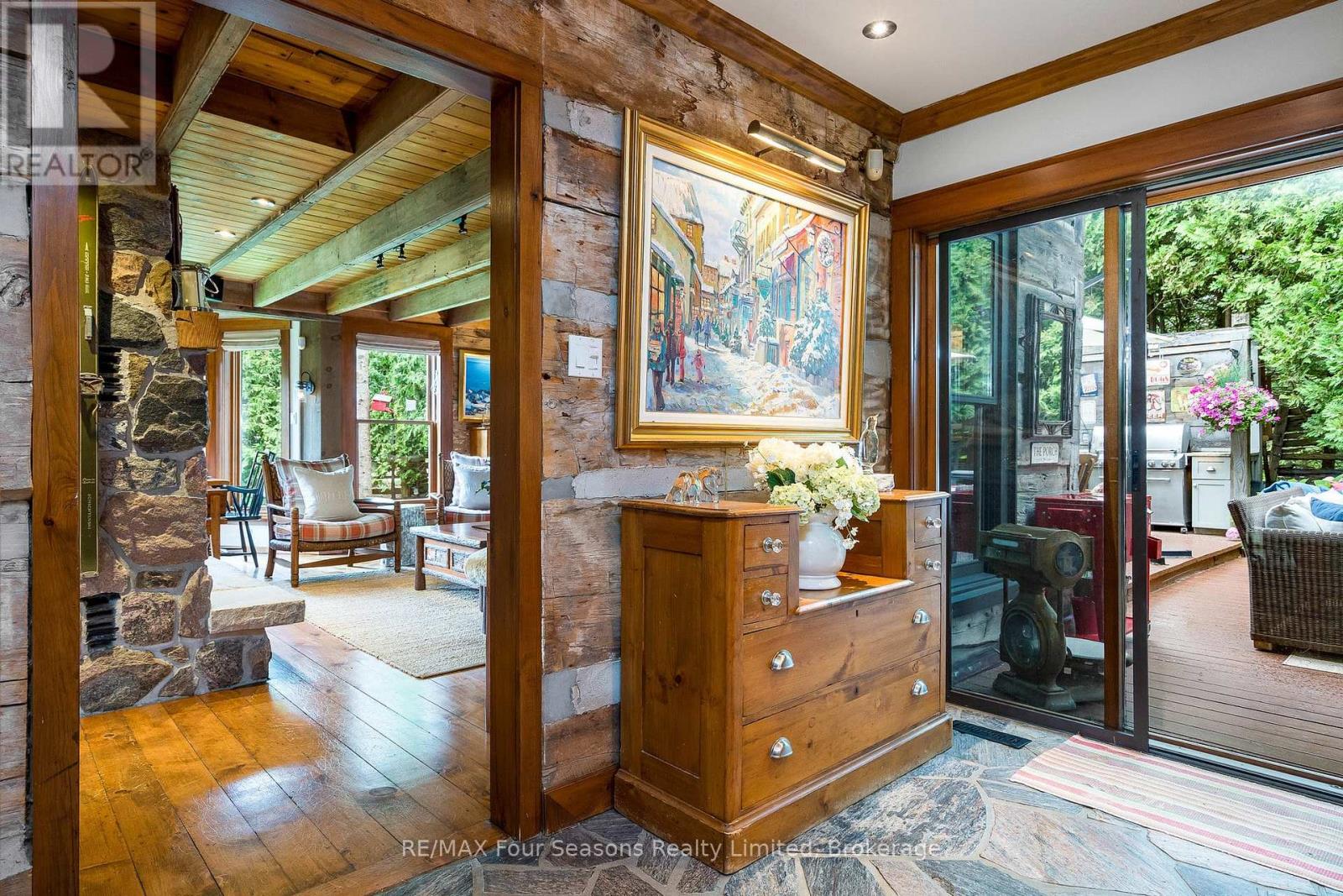 151 Sleepy Hollow Road, Blue Mountains, Ontario  L9Y 0S8 - Photo 11 - X12044398