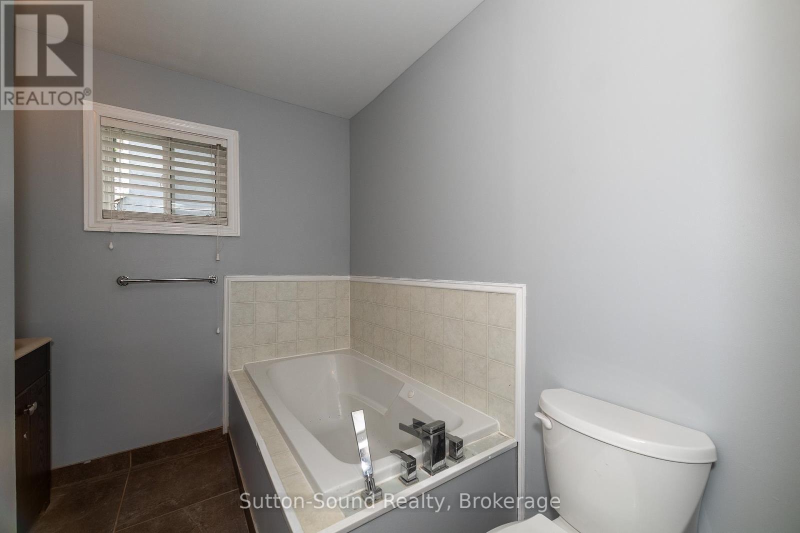 365 24th Street W, Owen Sound, Ontario  N4K 4H7 - Photo 36 - X12044439