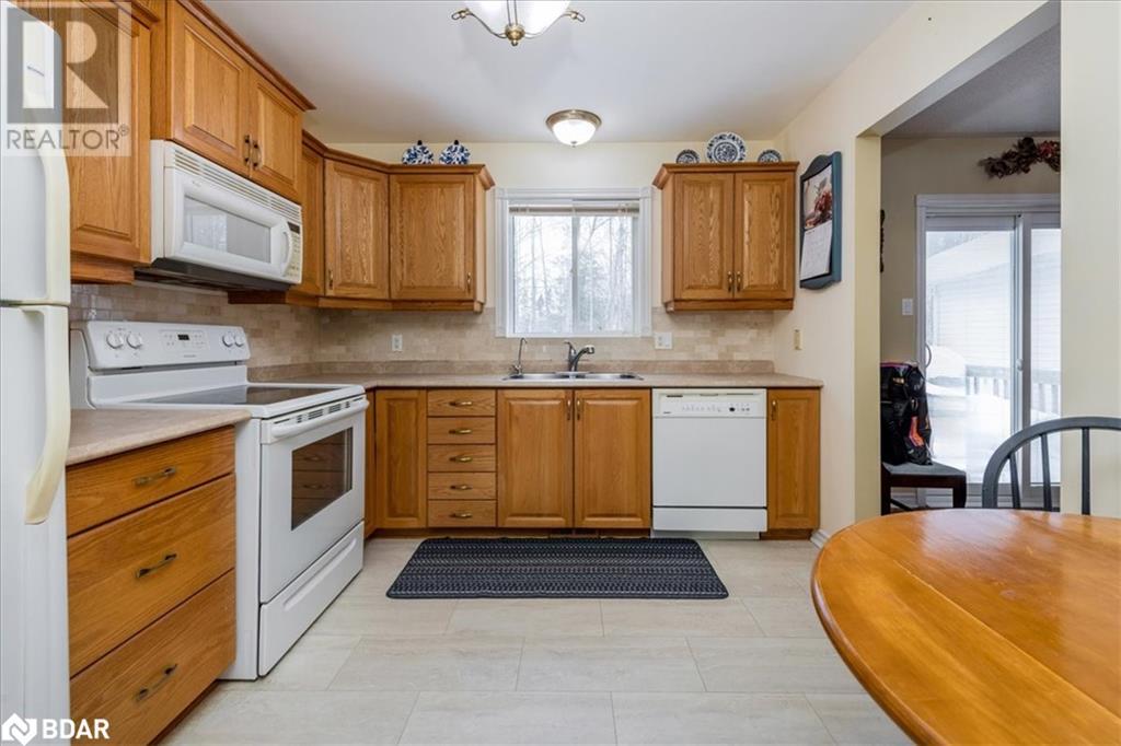 15 Lisbon Court, Wasaga Beach, Ontario  L9Z 1L2 - Photo 11 - 40698078