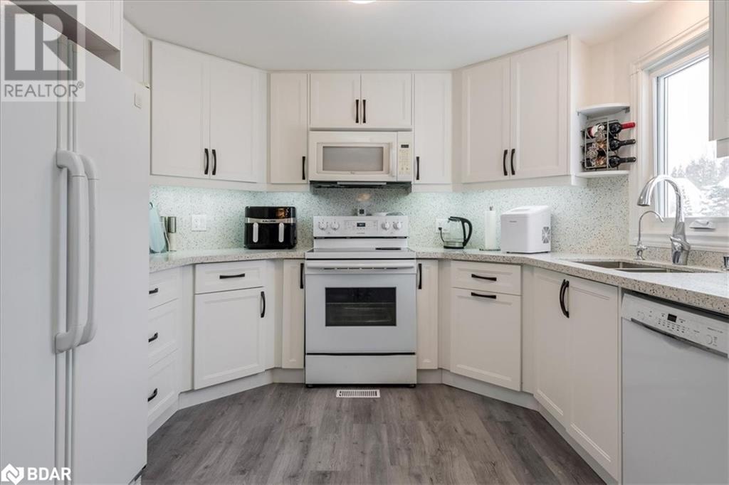21 Hearts Content, Innisfil, Ontario  L9S 1S1 - Photo 11 - 40698639