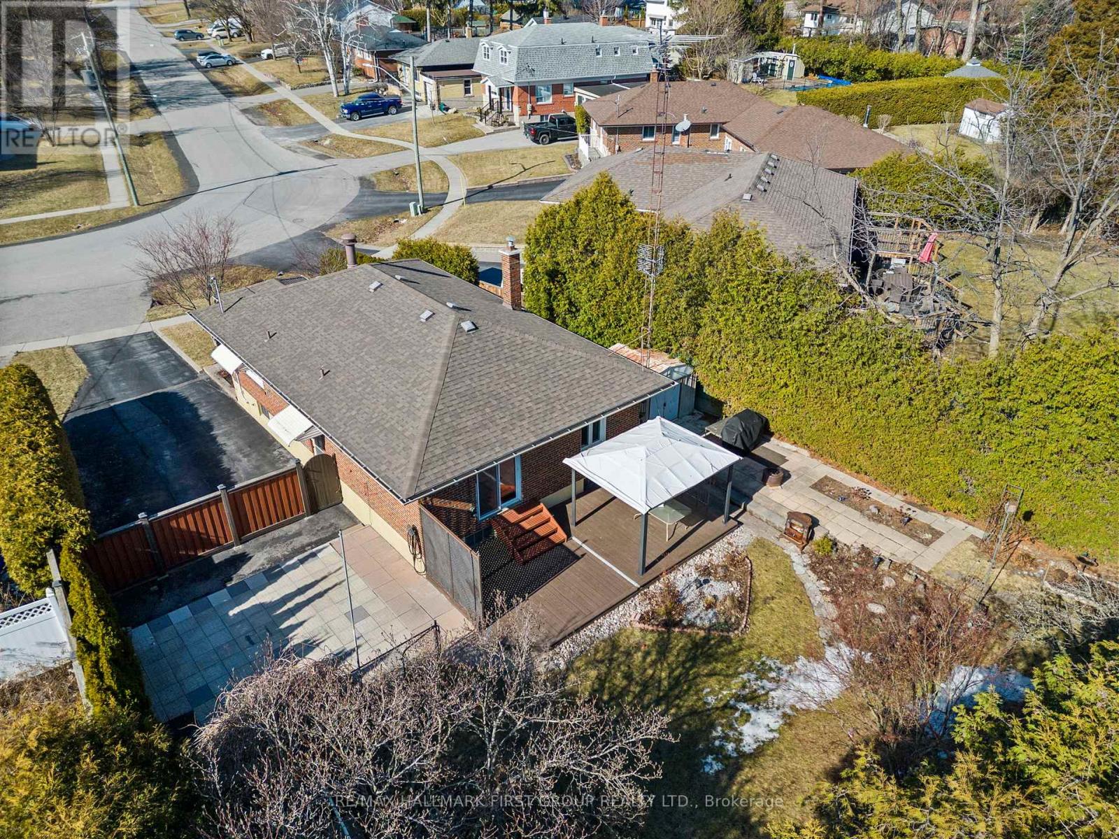 Property at 607 NEWMAN CRESCENT image 4