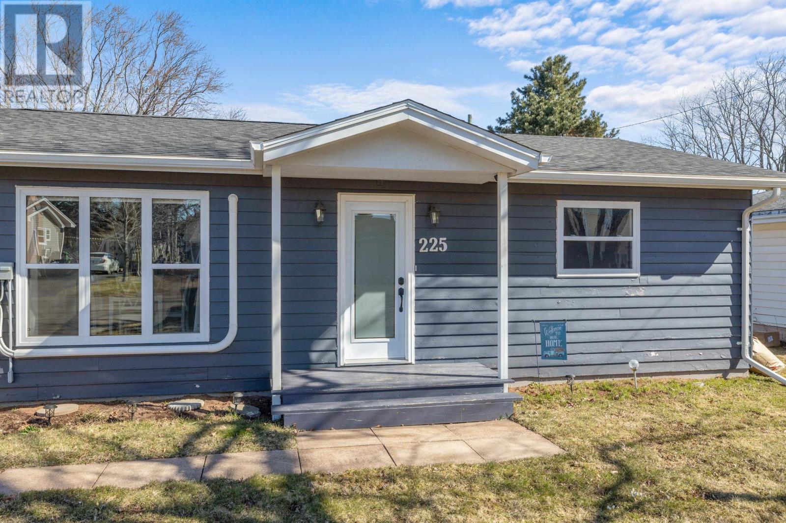 Property at 225 Commerce Crescent image 3