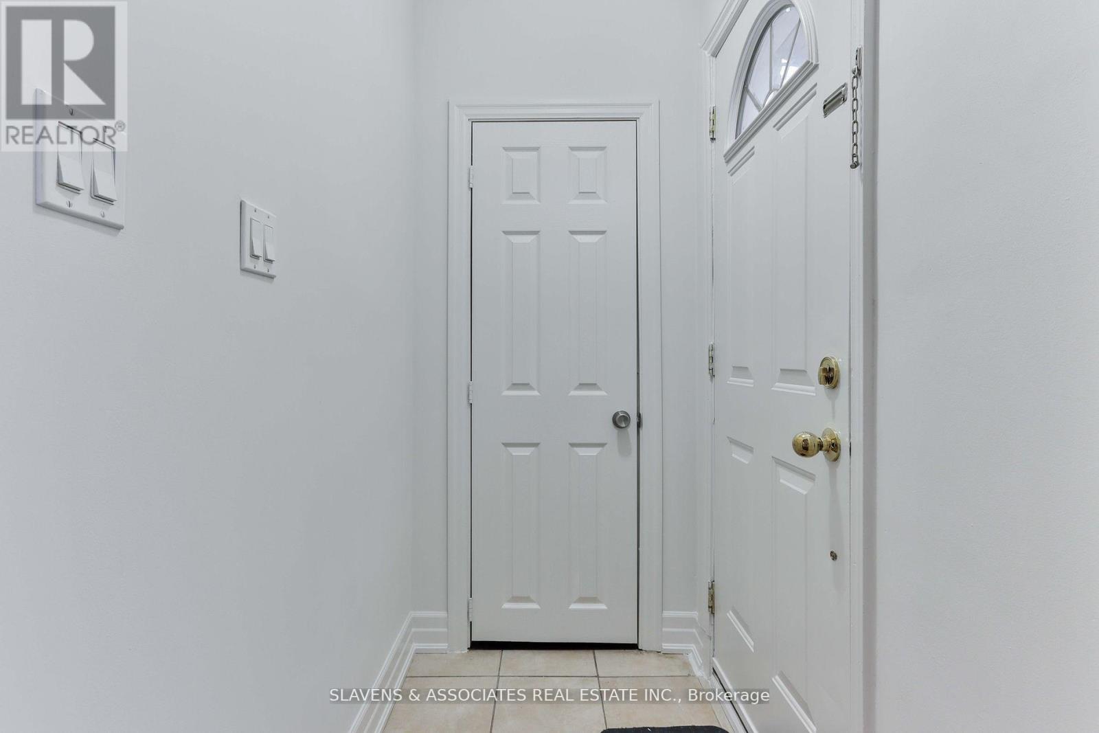 Property at 262 POYNTZ AVENUE image 2