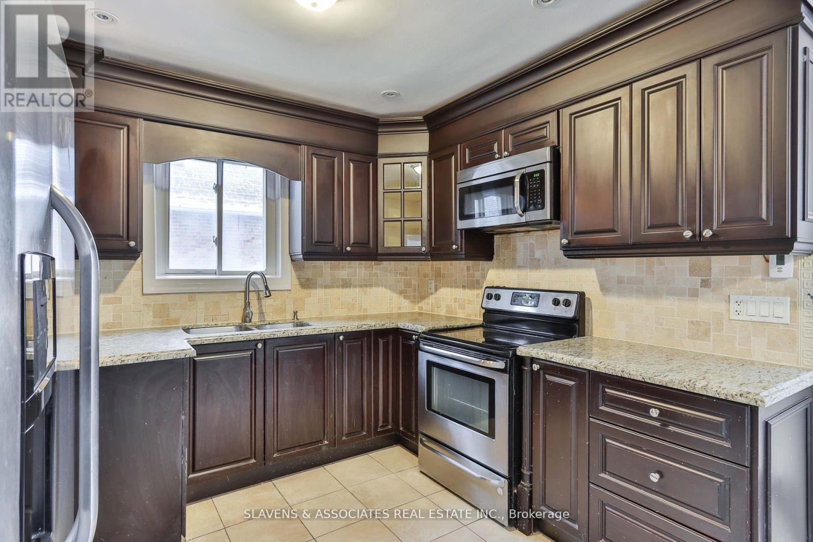 Property at 262 POYNTZ AVENUE image 5