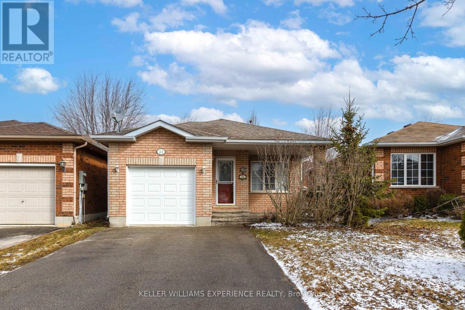 32 LUCAS AVENUE, barrie (holly), Ontario