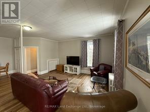 Upper - 433 Broadway Street, Kincardine, Ontario  N2Z 2G5 - Photo 2 - X12044752