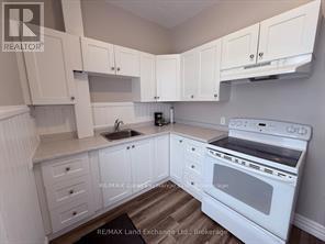 Upper - 433 Broadway Street, Kincardine, Ontario  N2Z 2G5 - Photo 5 - X12044752