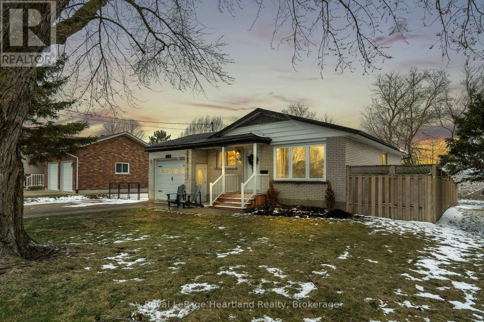 465 MAIN STREET W, Minto, Ontario