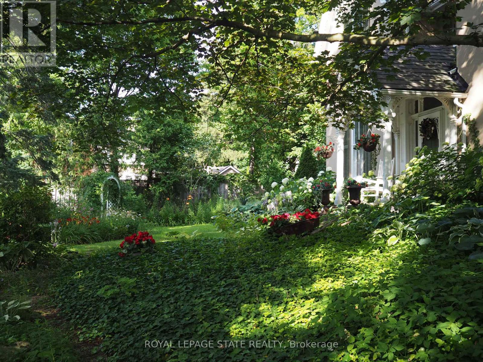 Property at 340 DUNDAS STREET E image 4